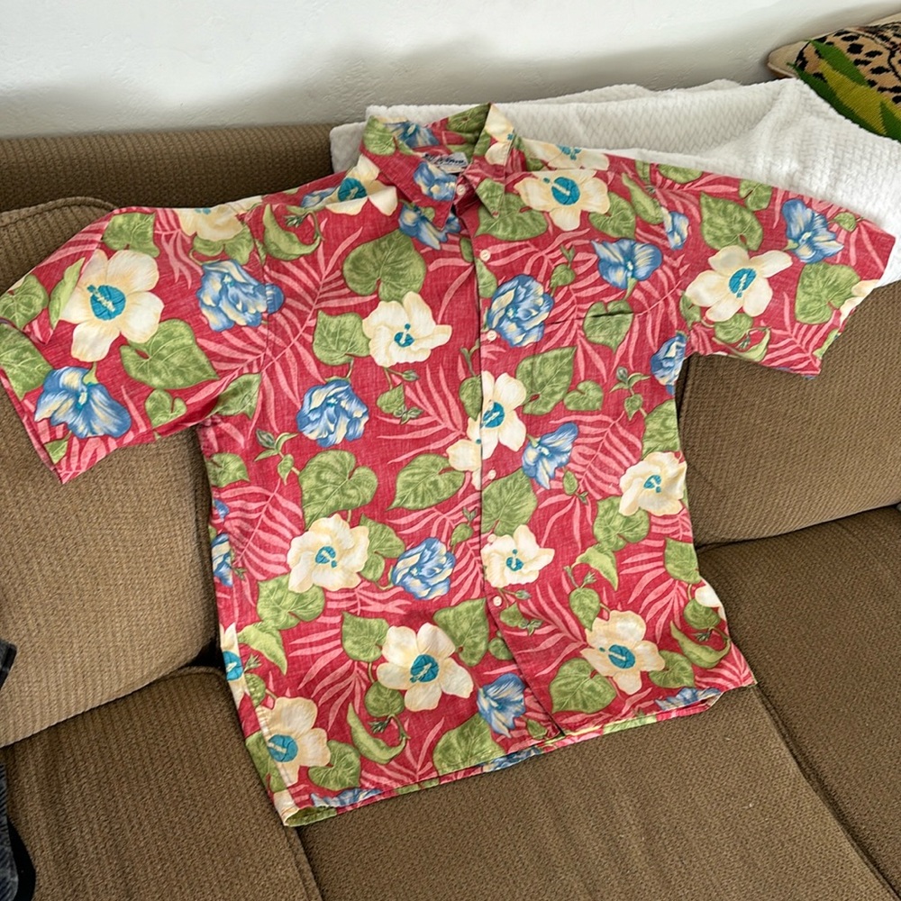 Like new men’s Reyn Spooner Hawaiian shirt, size L.